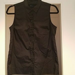 Gap Sleveless Button Up